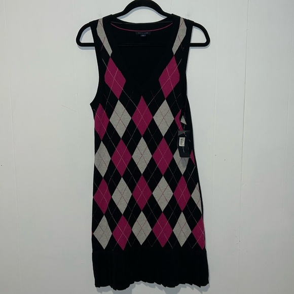 NWT Tommy Hilfiger Black, Magenta Pink and Light Grey Argyle Pattern Knee Length - Picture 1 of 6